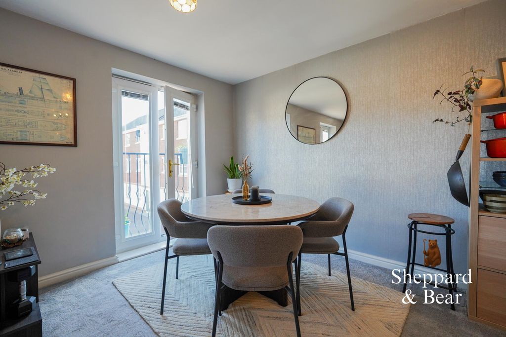Property photo 2 of 25 Dining Room