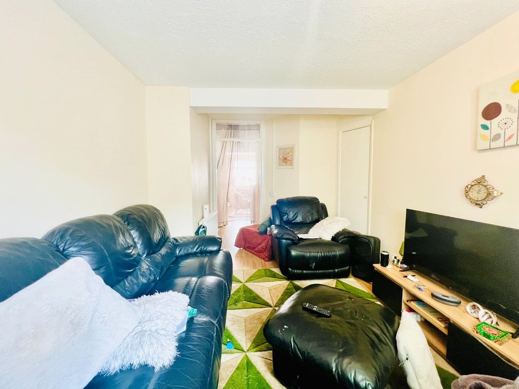 Property photo 3 of 13 Maryside, Langley, Slough, Sl3 7Et (7)