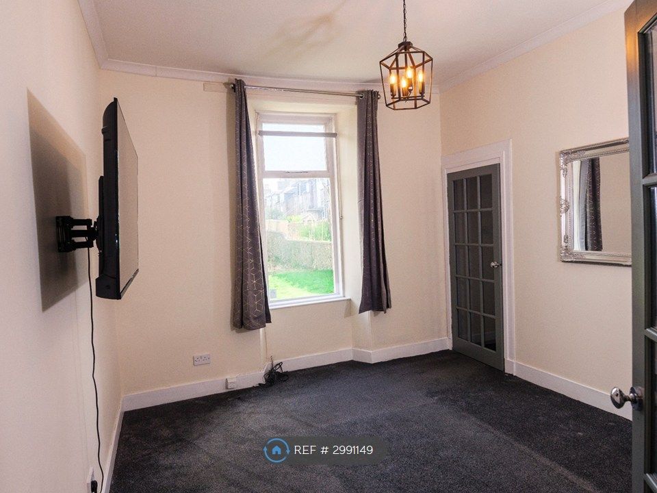 Property photo 2 of 20 Large Living Room