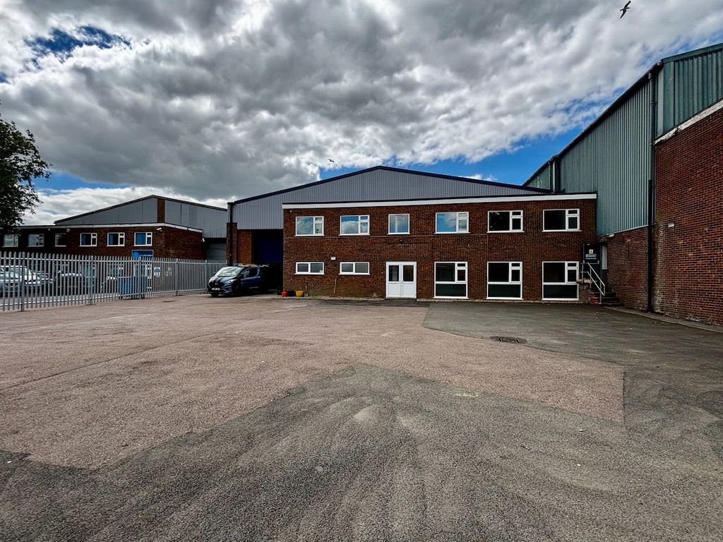 Property photo 2 of 9 4 Frenchs Avenue Dunstable Mileway Warehouse For Rent External.Jpeg