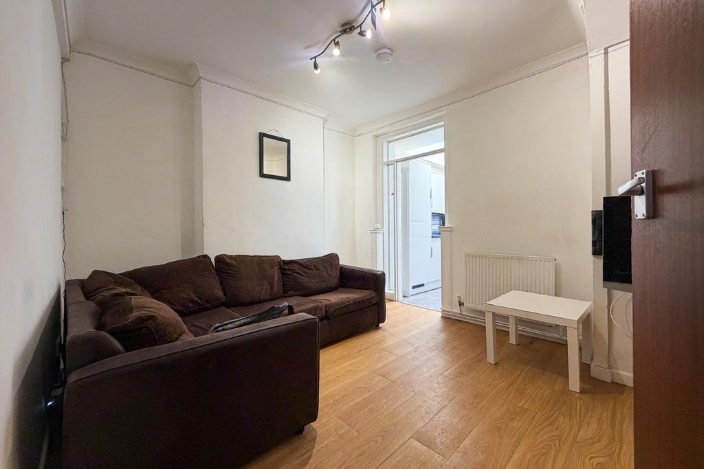 Property photo 1 of 13 Call 02920 454555 To Secure Your Viewing_1