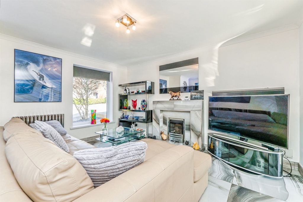 Property photo 3 of 26