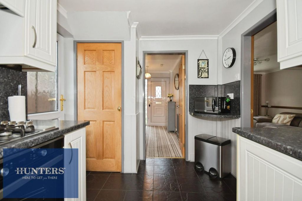 Property photo 3 of 16 Kitchen 2.Jpg