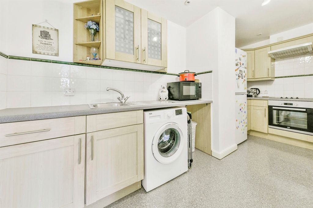 Property photo 2 of 16