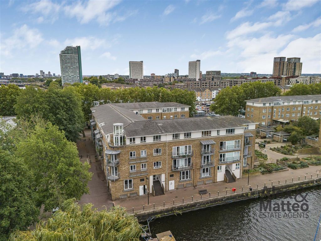 Property photo 1 of 22 Rainbow Quay