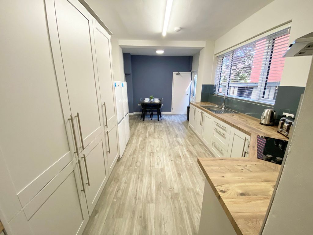 Property photo 3 of 10 Communal Kitchen Diner
