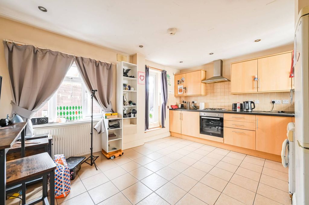 Property photo 1 of 2