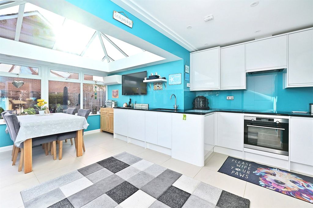 Property photo 2 of 18 Kitchen/ Diner