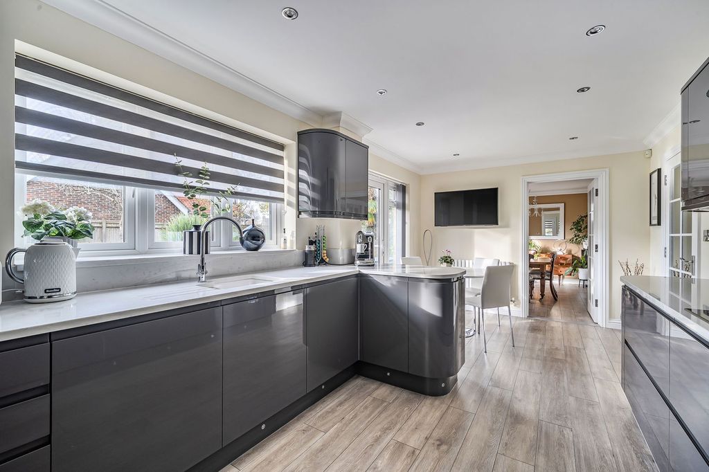 Property photo 2 of 30