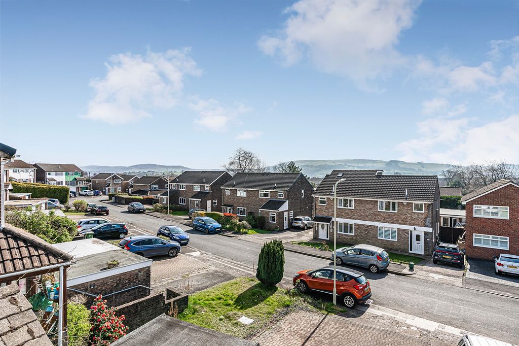 Property photo 3 of 37