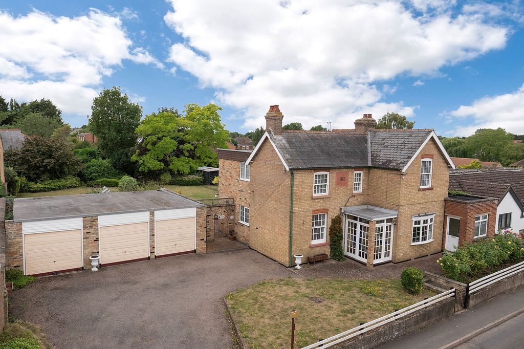 Property photo 2 of 31