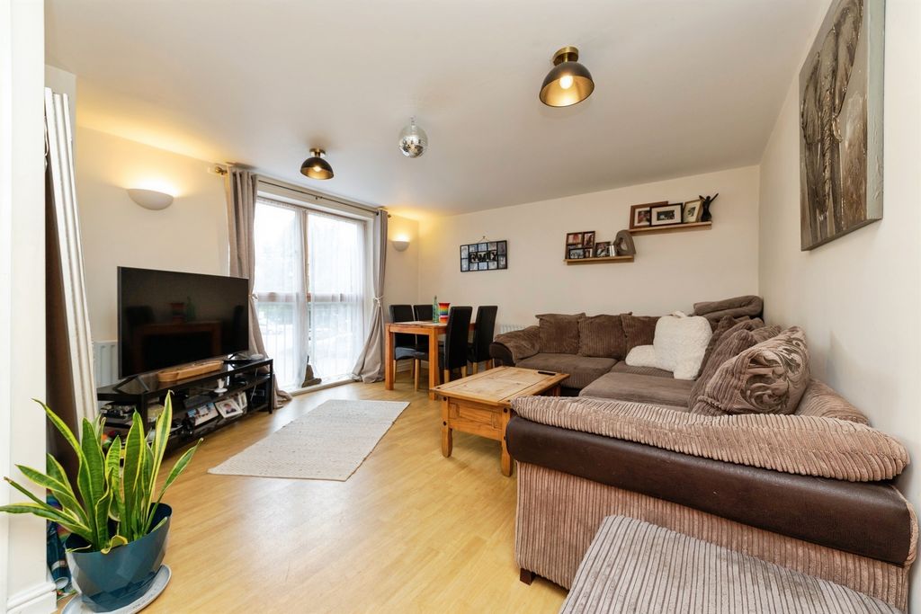 Property photo 3 of 17