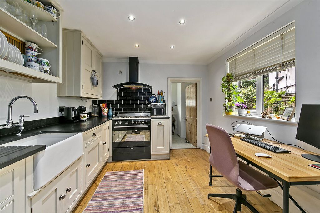 Property photo 3 of 11 Picture No. 18
