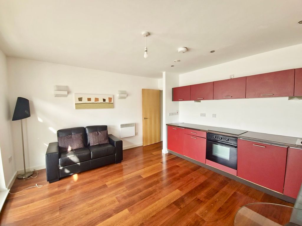 Property photo 2 of 6 300A6310-Eac2-44A1-9509-11Cb2F4Fc82d