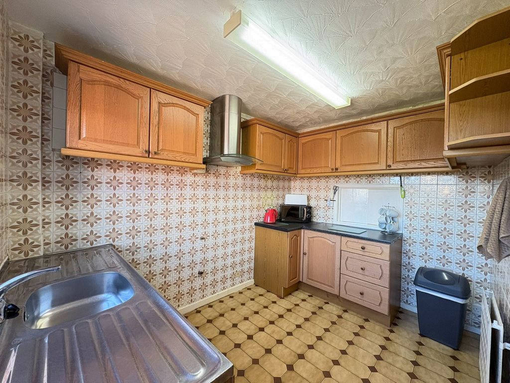 Property photo 3 of 25