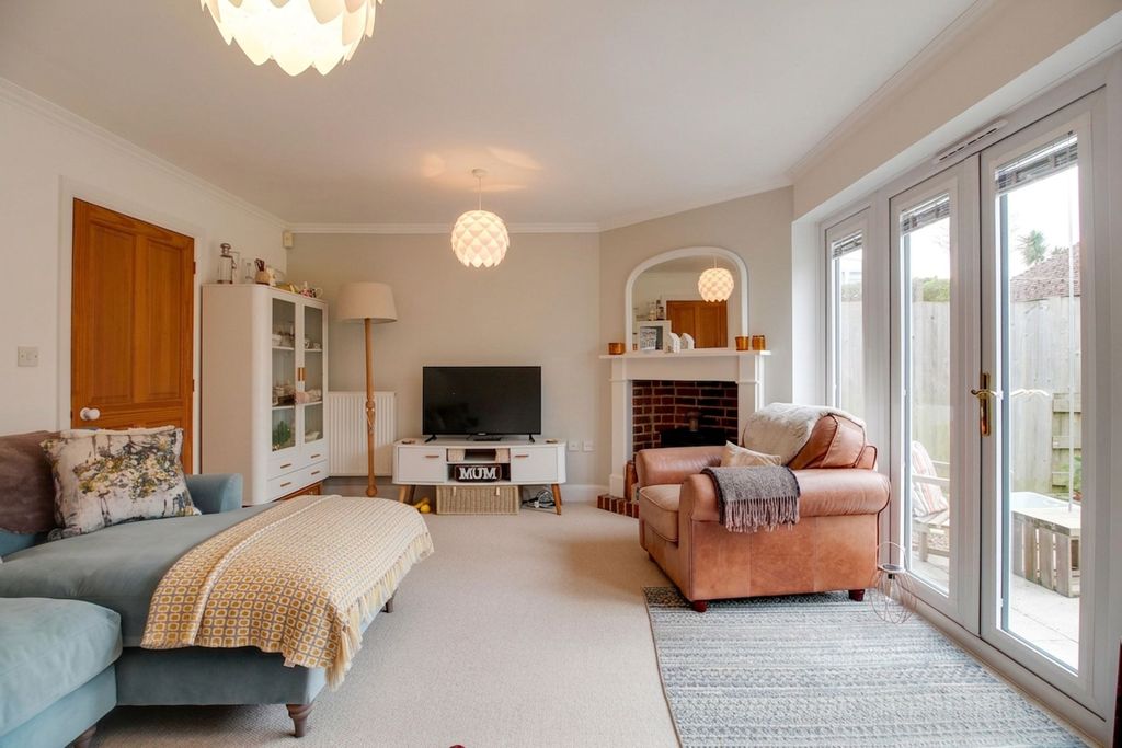 Property photo 2 of 27