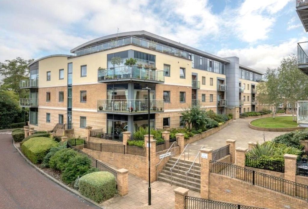 Property photo 1 of 9