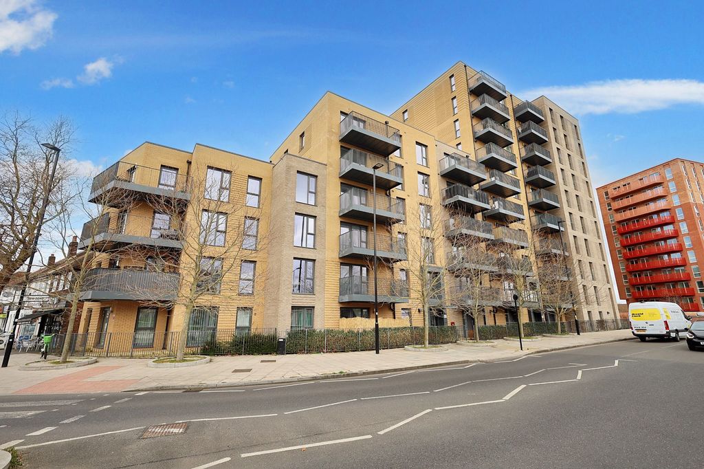 Property photo 1 of 12 Flat 4, Denman House, 1 New Road, Feltham Tw14 9Aj