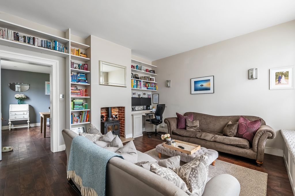 Property photo 2 of 33 26-High-Street-45