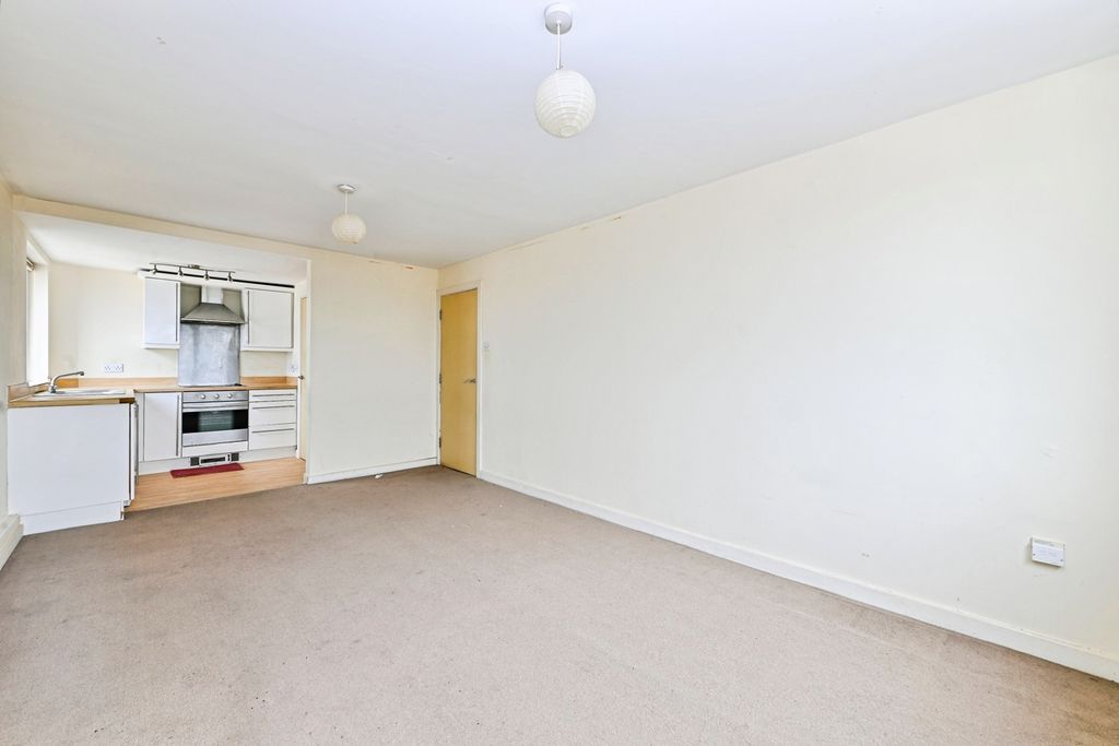 Property photo 3 of 12 Pbox-Img.Jpg