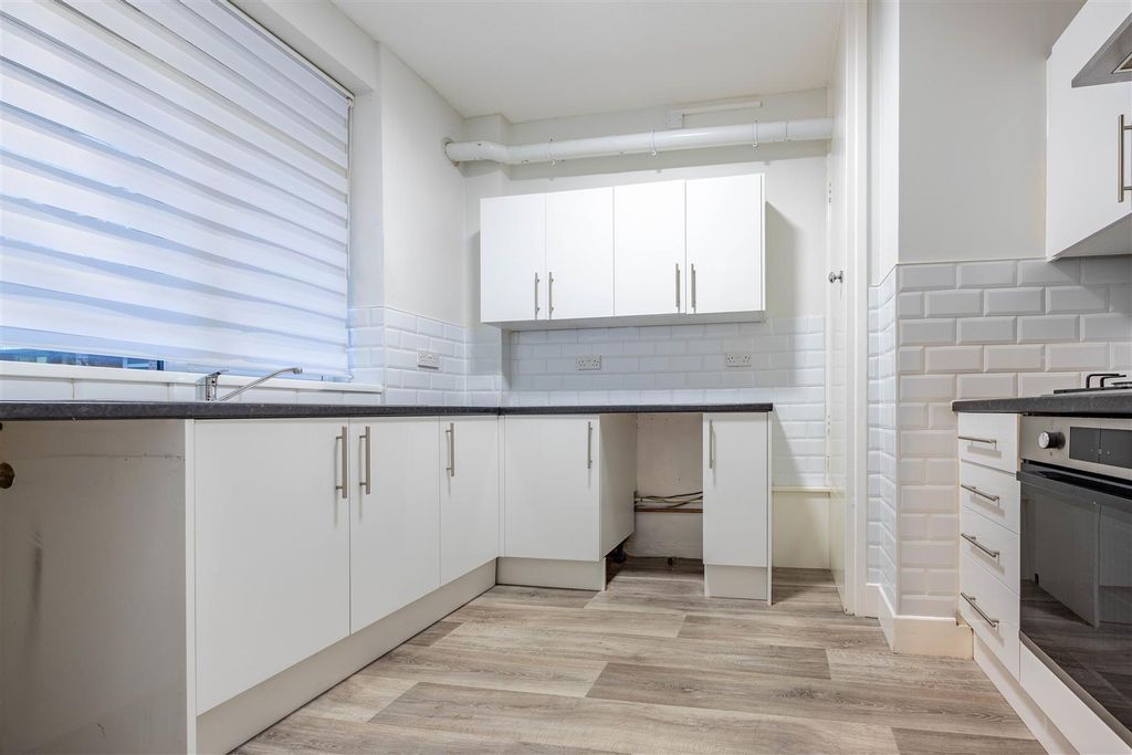 Property photo 3 of 15 Kitchen