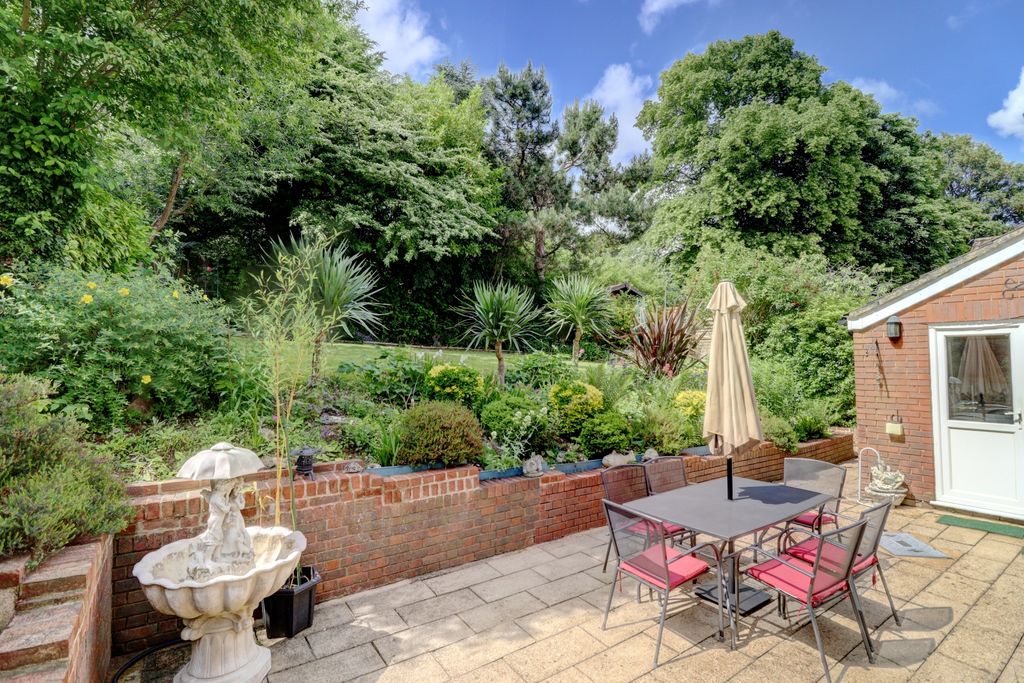 Property photo 2 of 16 Picture No. 12