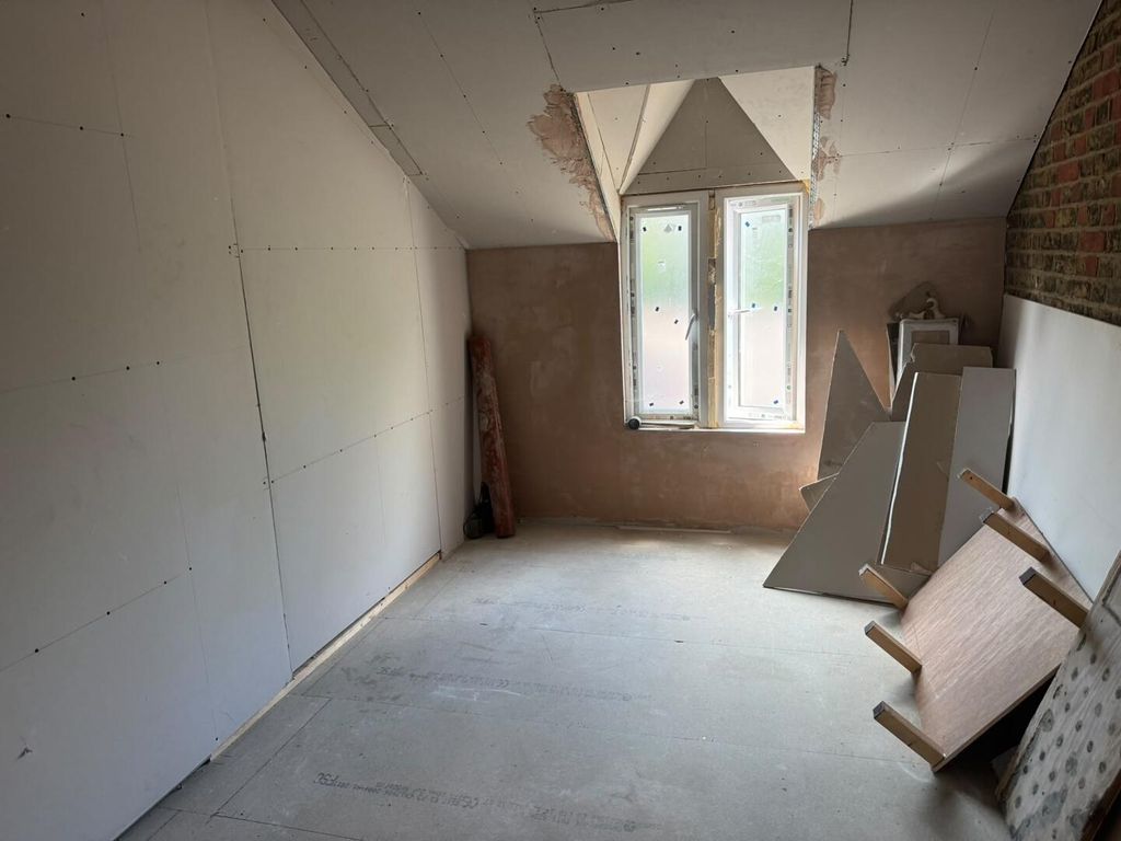 Property photo 3 of 21 Loft