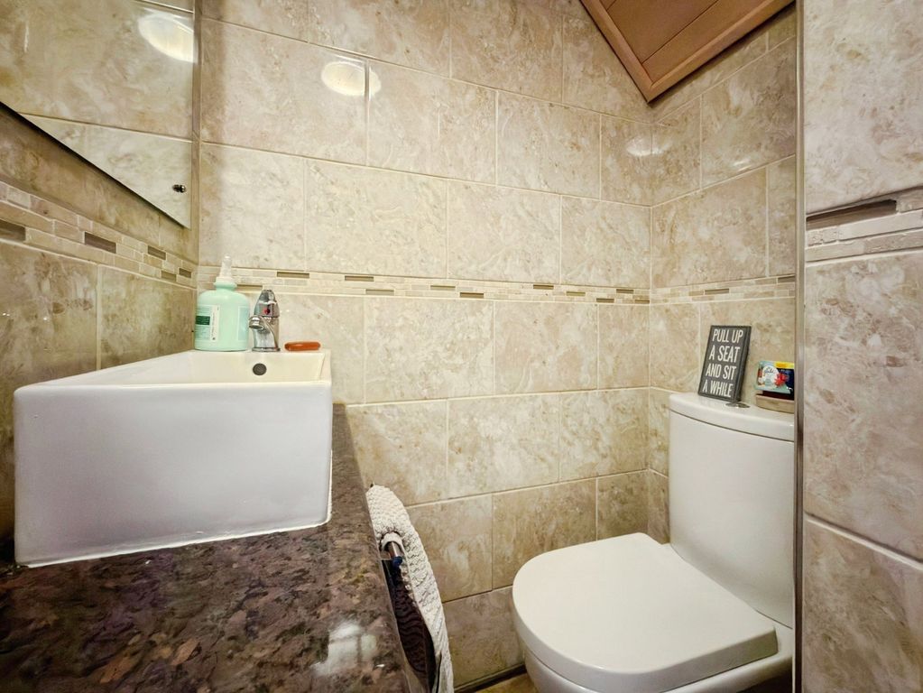 Property photo 3 of 32
