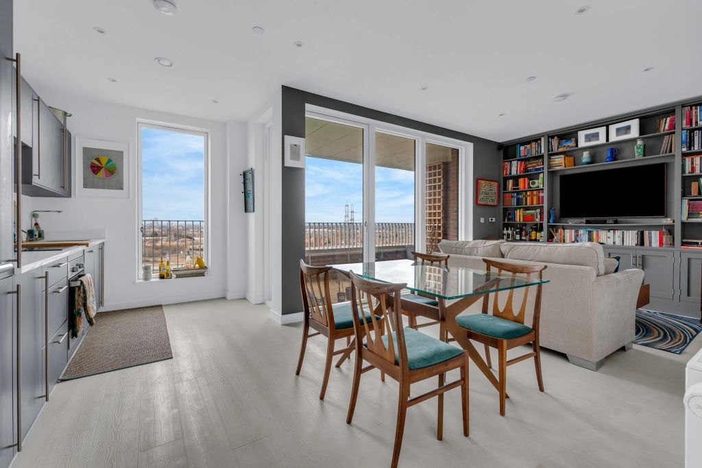 Property photo 3 of 18