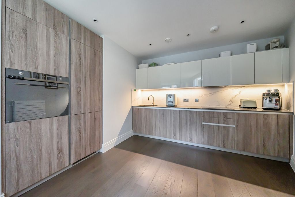 Property photo 3 of 13 Kitchen