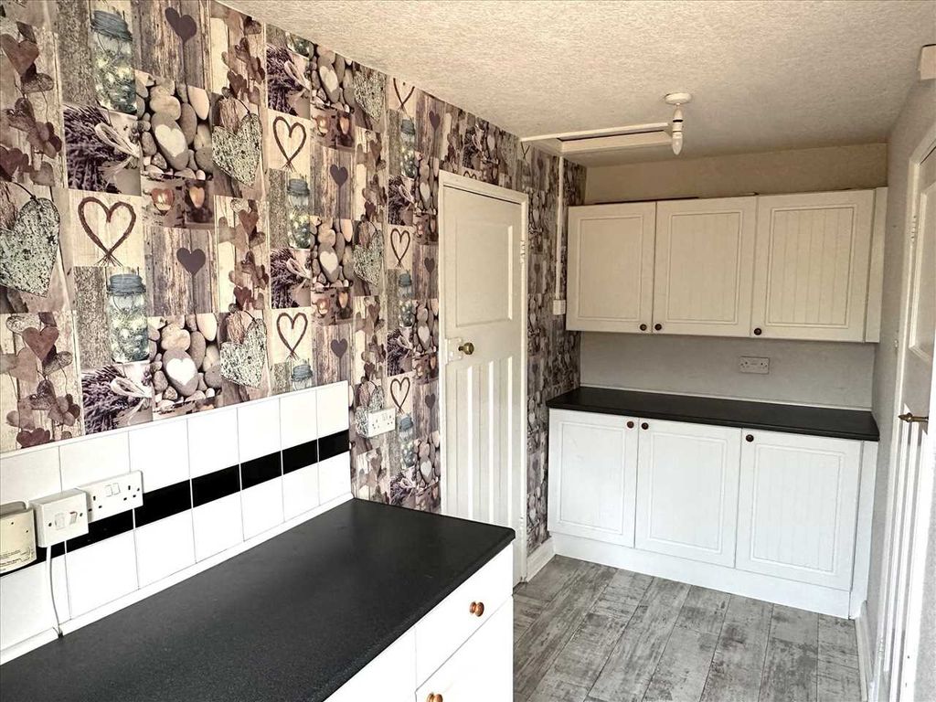 Property photo 3 of 14 L-Shaped Breakfast Kitchen: