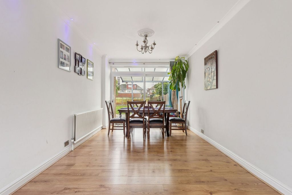 Property photo 3 of 25