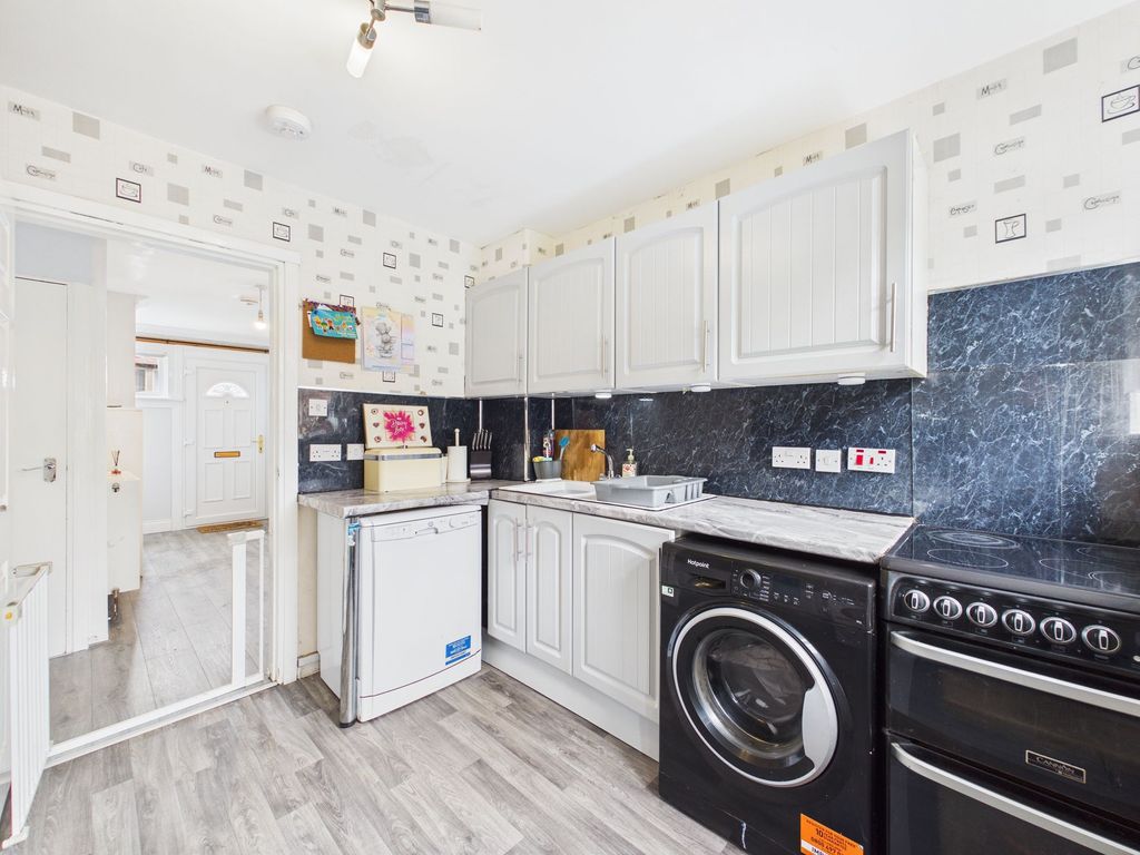 Property photo 3 of 12 Kitchen