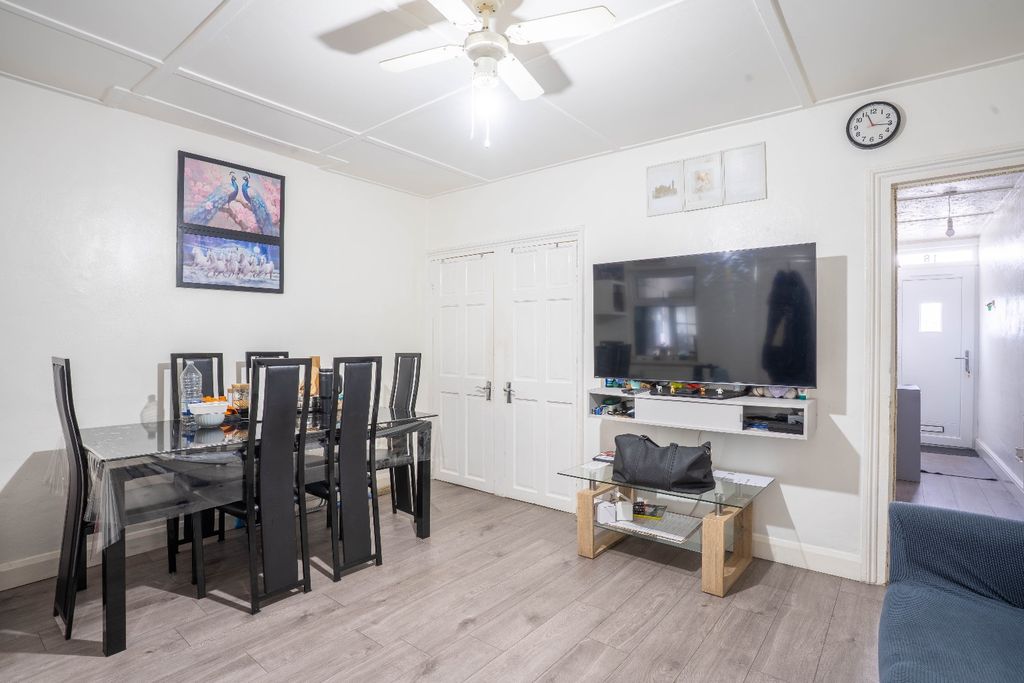 Property photo 2 of 15 4650392