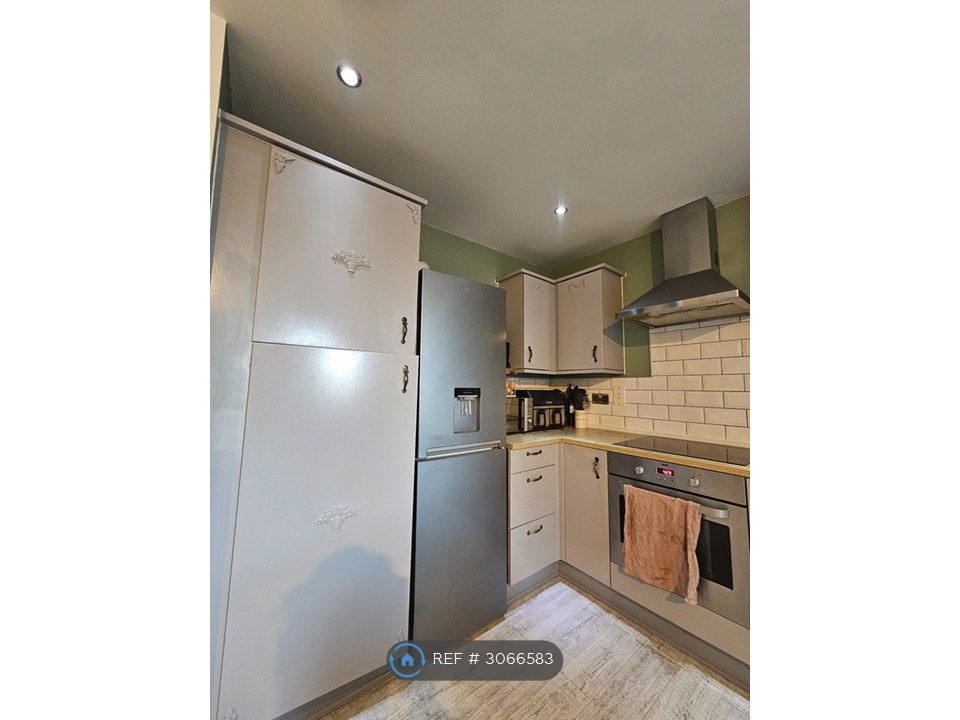 Property photo 2 of 10 Kitchen Newly Decorated