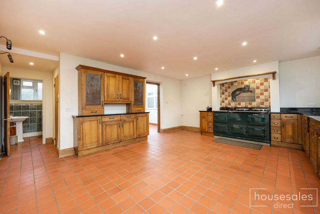 Property photo 3 of 32