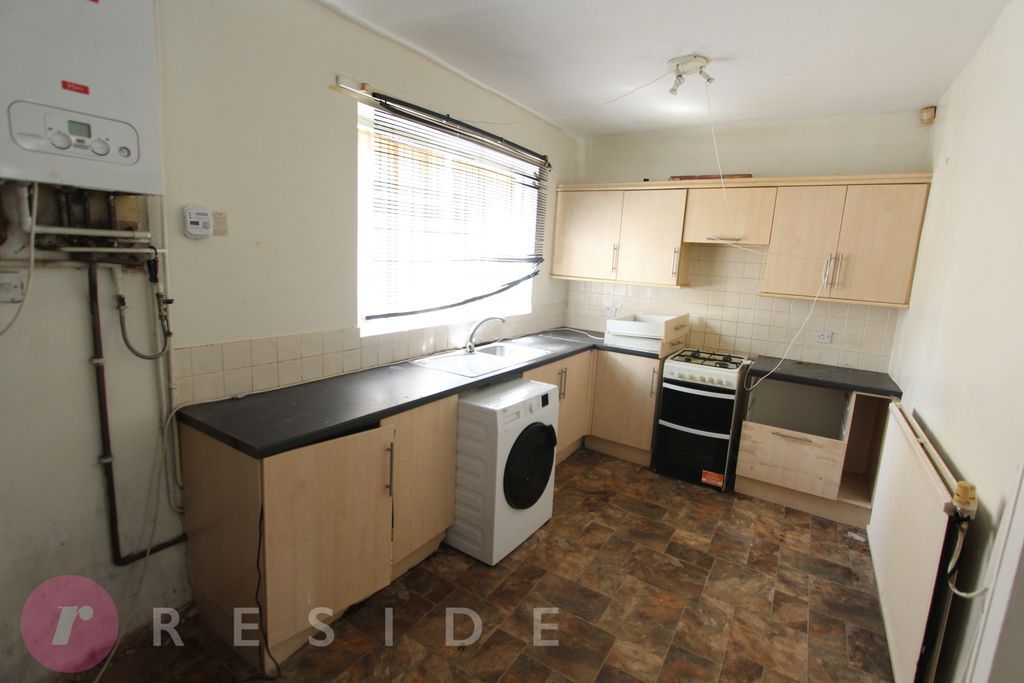 Property photo 3 of 9 Dining Kitchen