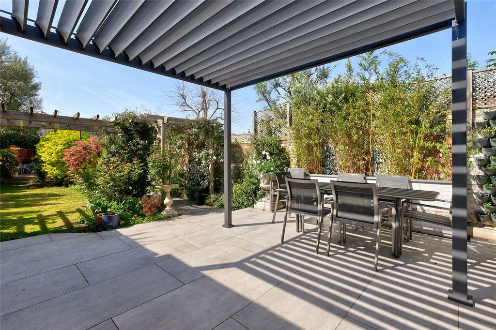 Property photo 3 of 19 Garden