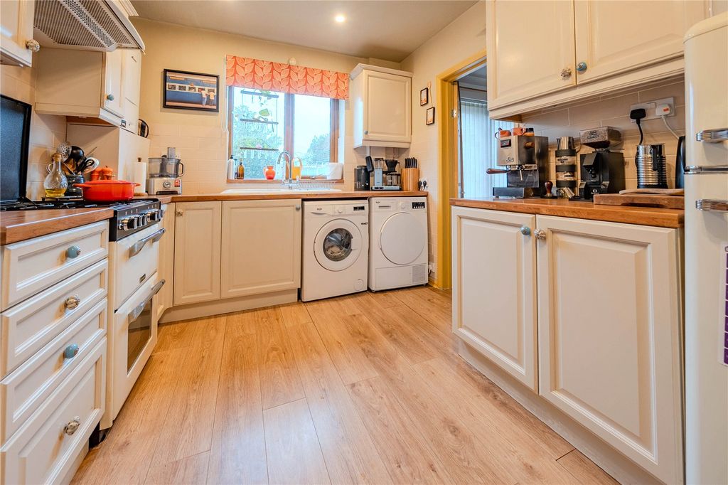 Property photo 3 of 15 Picture No. 02