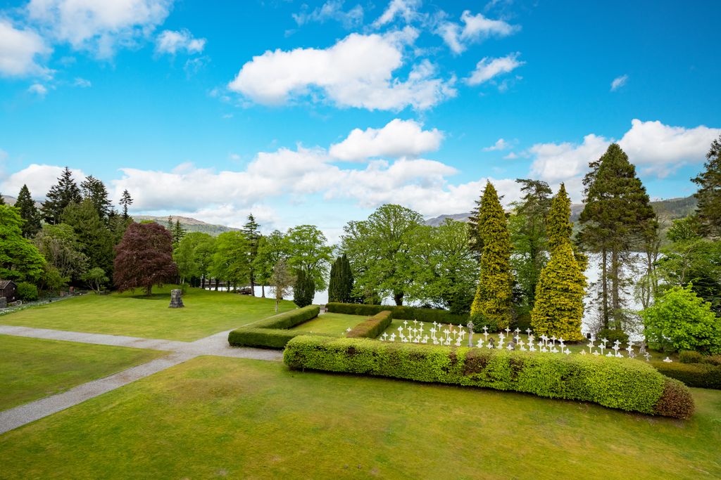 Property photo 2 of 21