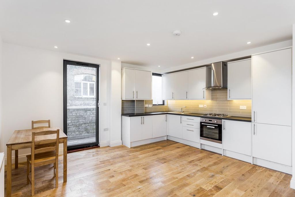 Property photo 1 of 6 Lettings Hammersmith Woodstock Grove - Kitchen Din