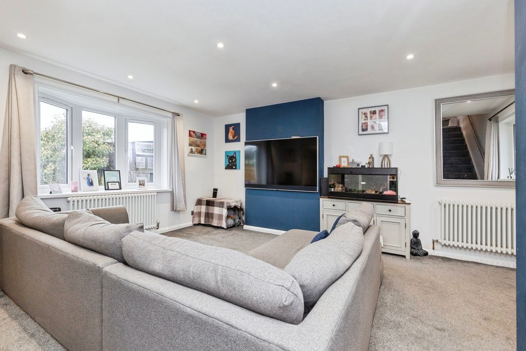 Property photo 3 of 17 Pbox-Img.Jpg