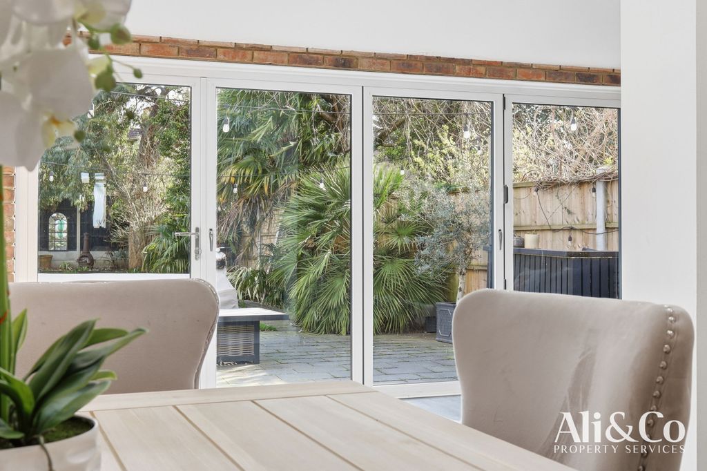 Property photo 3 of 28