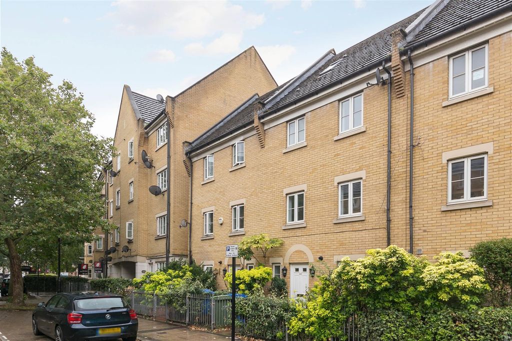 Property photo 2 of 18