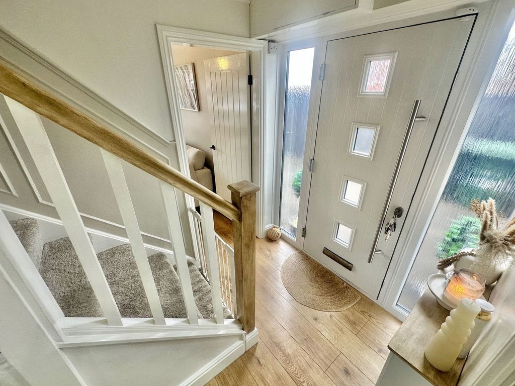 Property photo 2 of 25