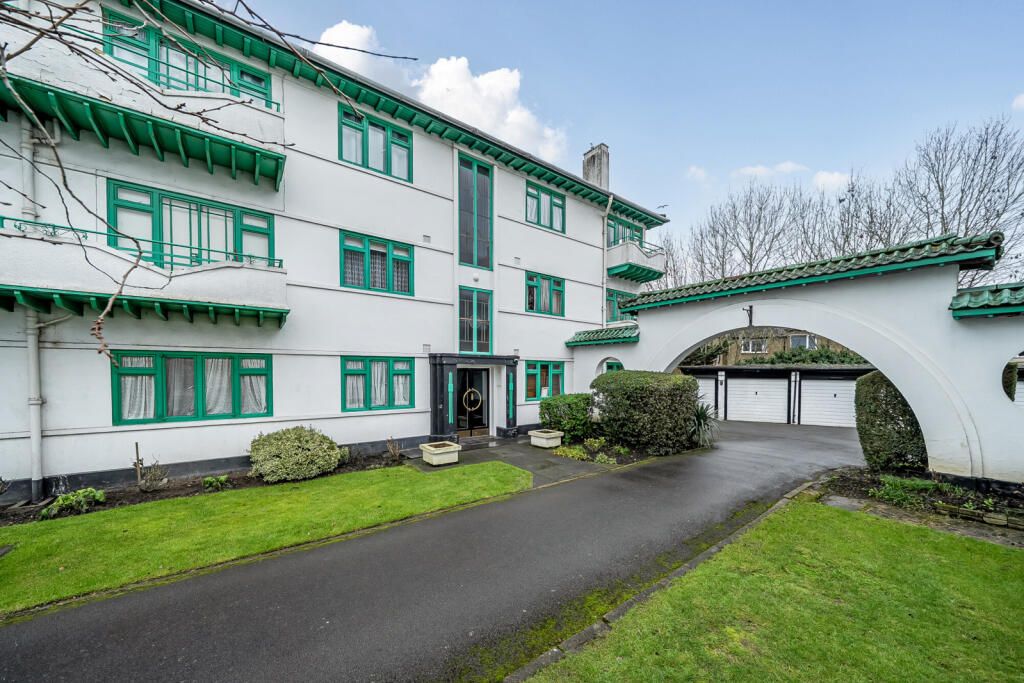 Property photo 1 of 11 2 Bed Unfurnished Flat