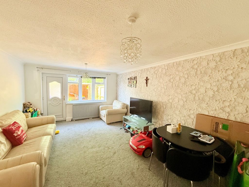 Property photo 2 of 7 Lounge