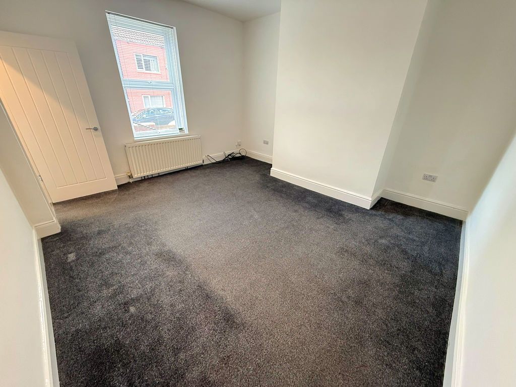 Property photo 3 of 10 Lounge