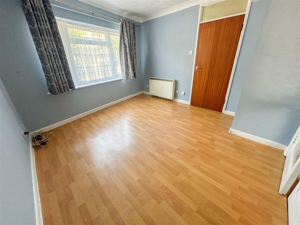 Property photo 2 of 9 Lounge