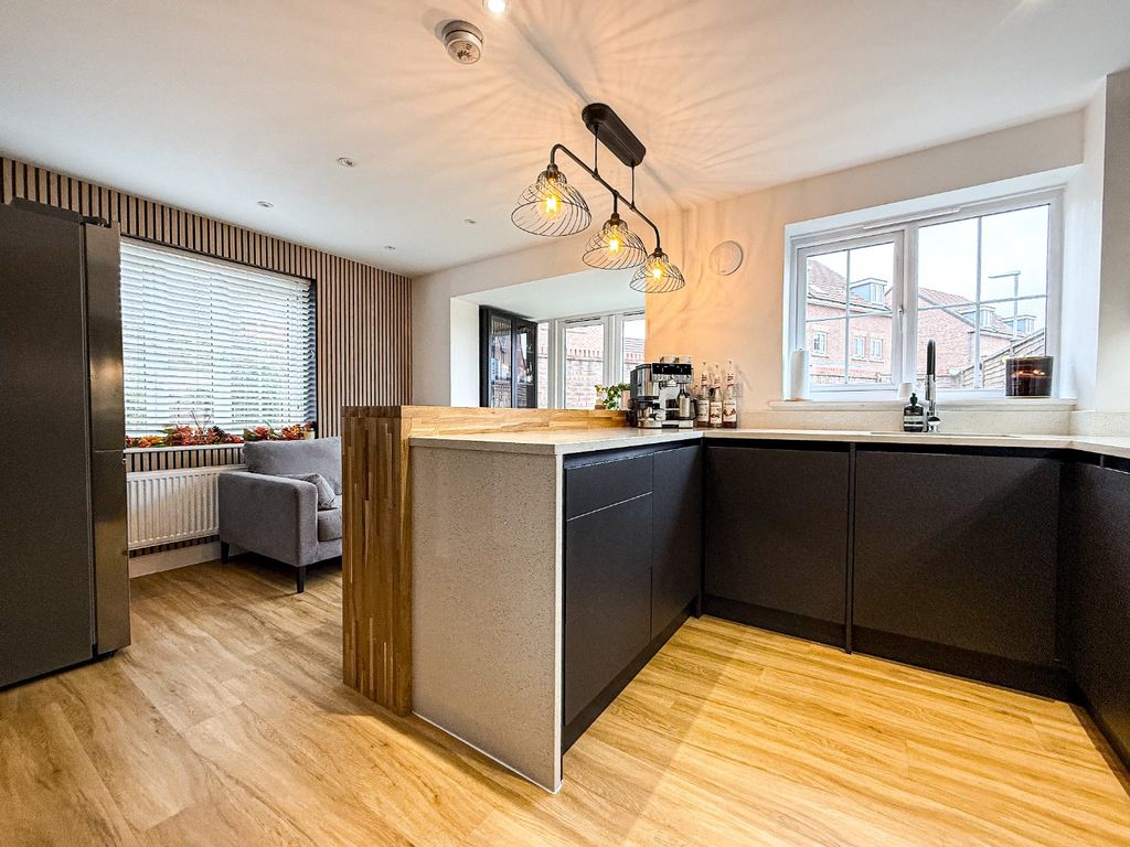 Property photo 3 of 24 4278204